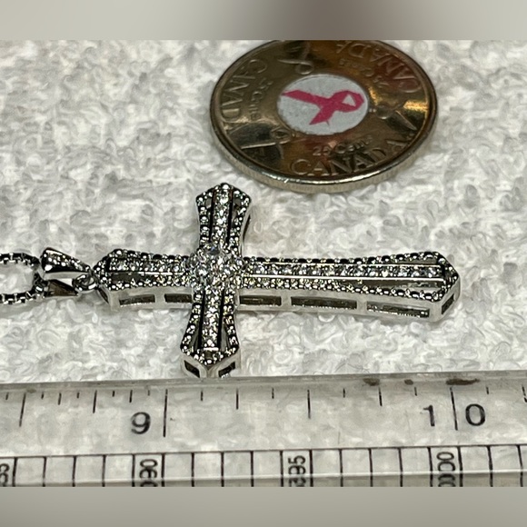Beautiful rhinestone cross with chain -NEW - Picture 3 of 13